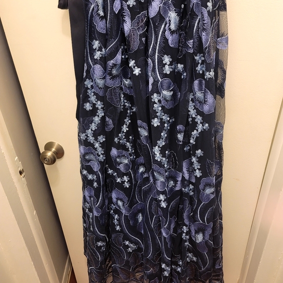 Womens plus size gown - Picture 7 of 11